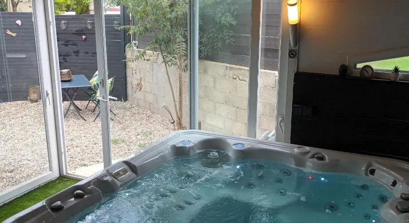 Chambres d'hôtes & jacuzzi - A l'ombre des amandiers - Image 1