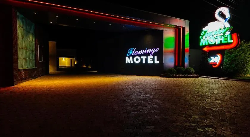 Motel Flamingo - Image 1