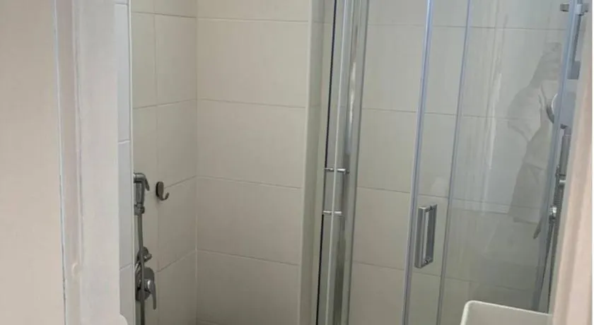 Sleeps two, sofa bed room, private fridge,balcony and shared kitchen - Image 1