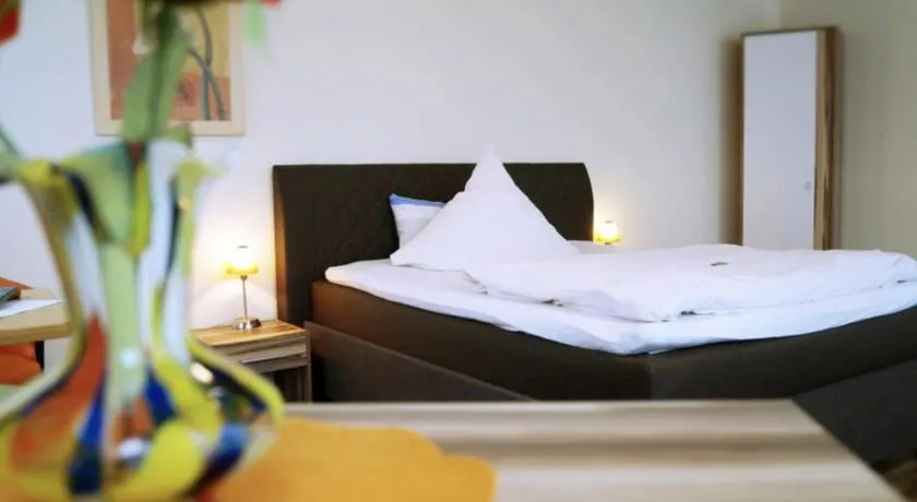 Hotel-Cafe Maxx - Image 1