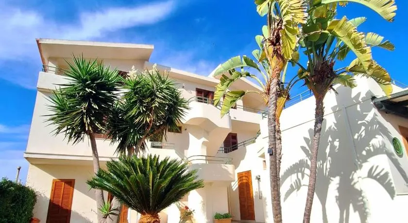 Villa Fiori Beach - Image 1