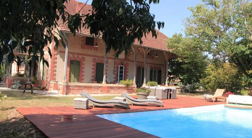 La Prunéloise, uma cabana de personagens esperando por você - Image 1