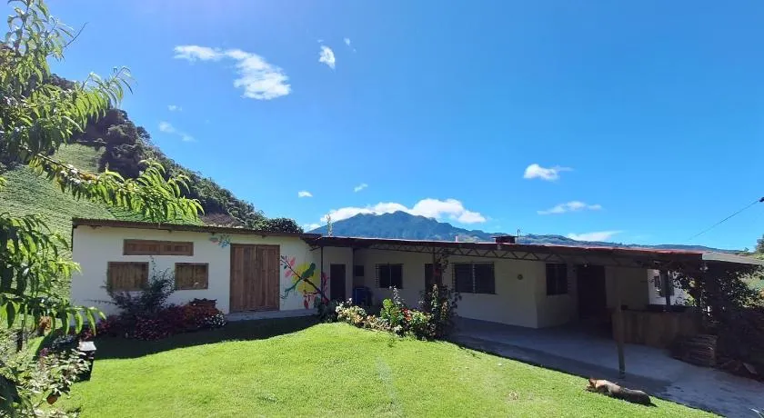 Las Nubes Hostal - Image 1