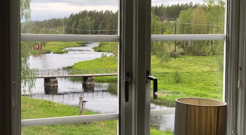 Cosy river house - Image 1