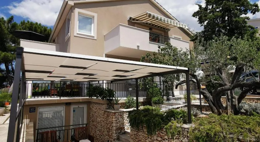 Apartments Maslina - Image 1