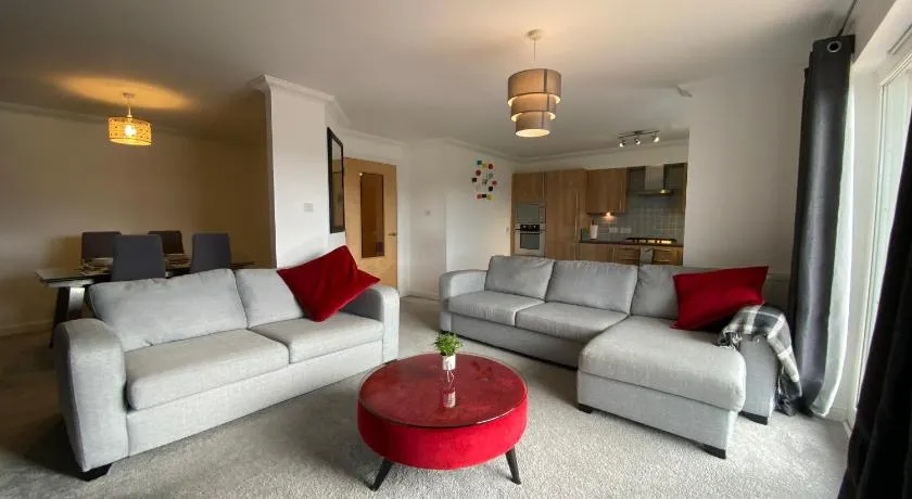 The Duplex Nairn- Spacious 3 Bedroom with sunny balcony - Image 1