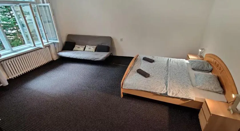 Private Room With Free Parking Next to Railway Station - Image 1
