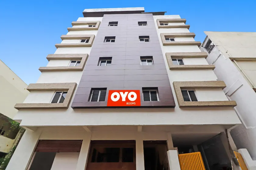 Hotel O Night Eye - Image 1