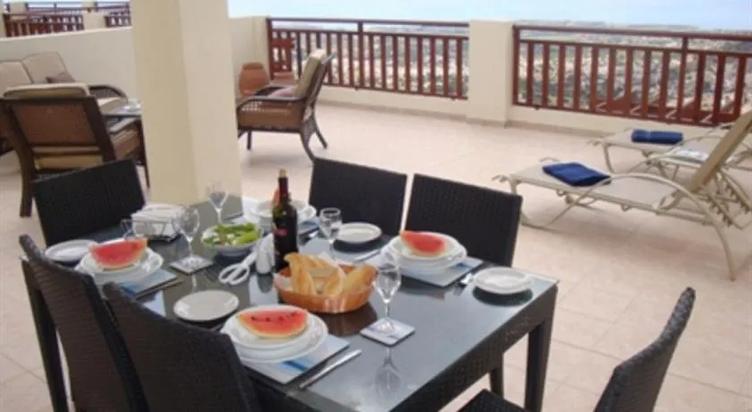 First floor 2 bedroom apartment, large balcony, amazing sea views, communal pool - Image 1