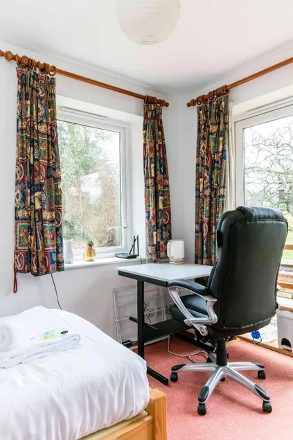 Pass the Keys Charming and Central Garden Studio Flat Free Parking - Image 1