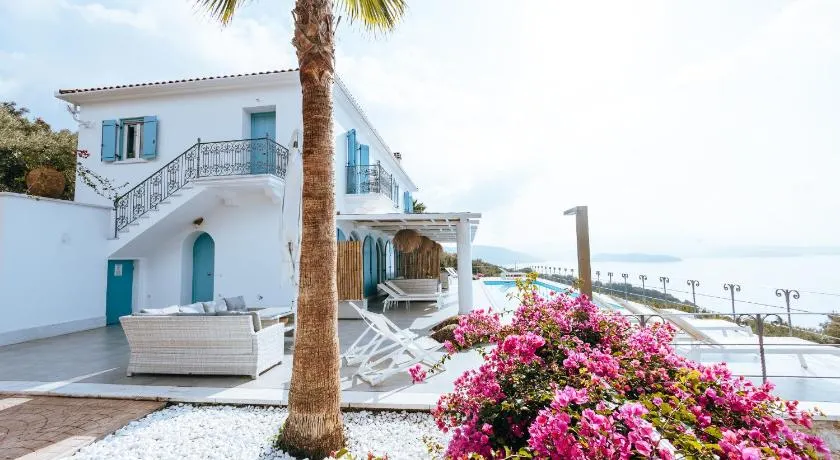 Luxury Apartments La Villa - Image 1