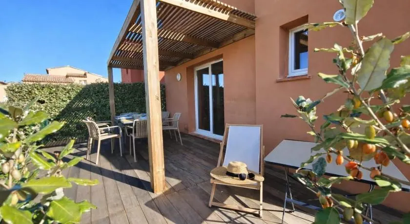 Valduccina - T3 avec terrasse et piscine, proche de la plage - Image 1