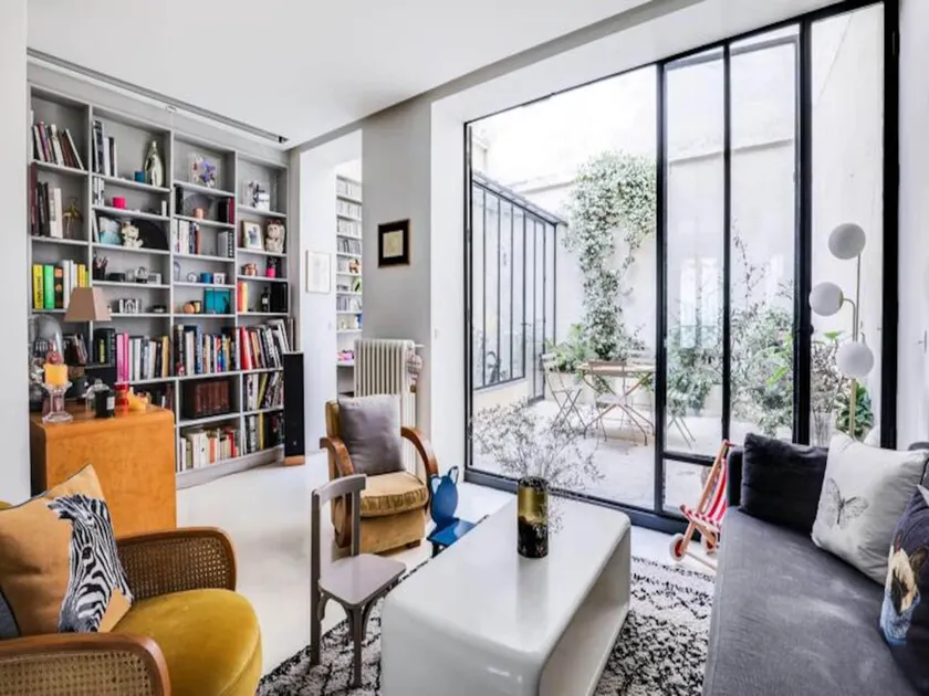 Sumptuous house with patio - Image 1