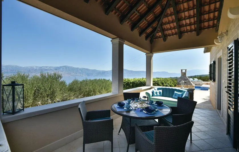 House Ita - Image 1