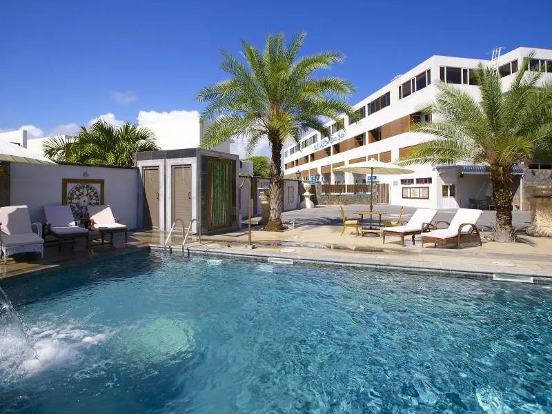 Burnas Beach & Apartments - Image 1