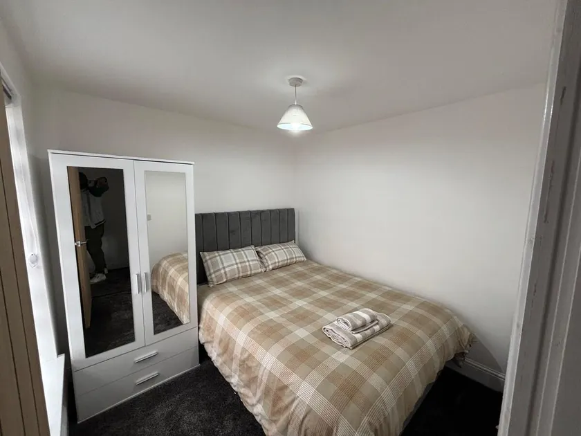 1 Bed apartment- Airport & City base - Image 1