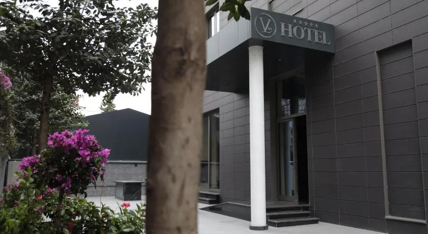 Vila-L Hotel - Image 1
