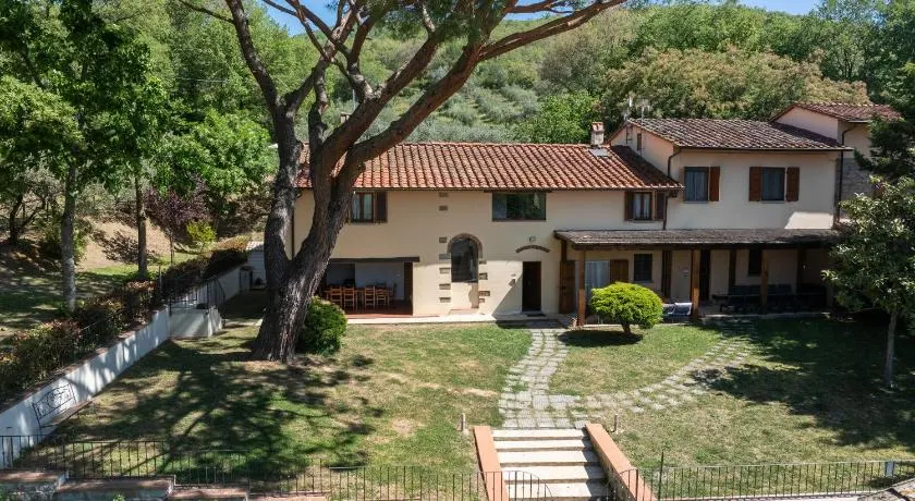 Villa em Loro Ciuffenna com 7 quartos e capacidade para 14 pessoas - Image 1