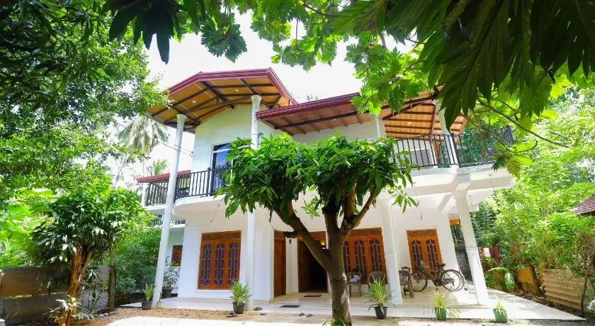 Lake Lower Hotel & Yala Safari - Image 1