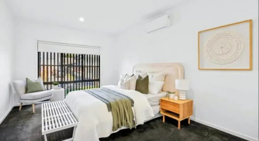Stylish Modern Getaway Geelong - Image 1