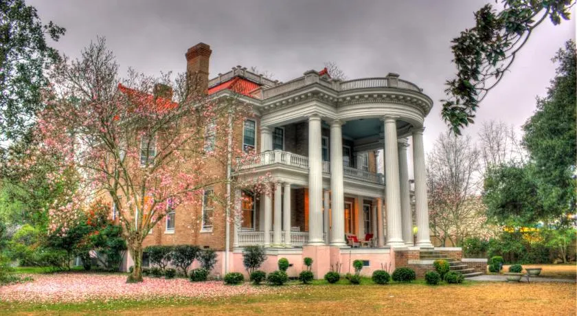 1912 Bed and Breakfast - Image 1