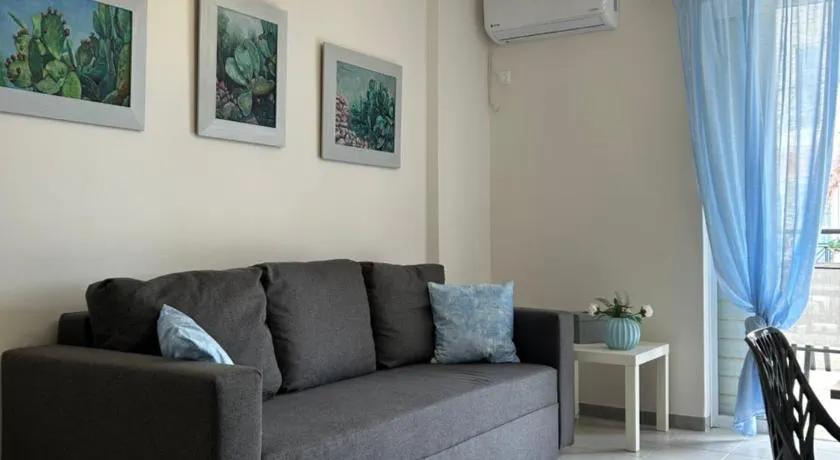 DM Apartment 2 - Only 4' from Rafina Port & 2' from the beach - Image 1