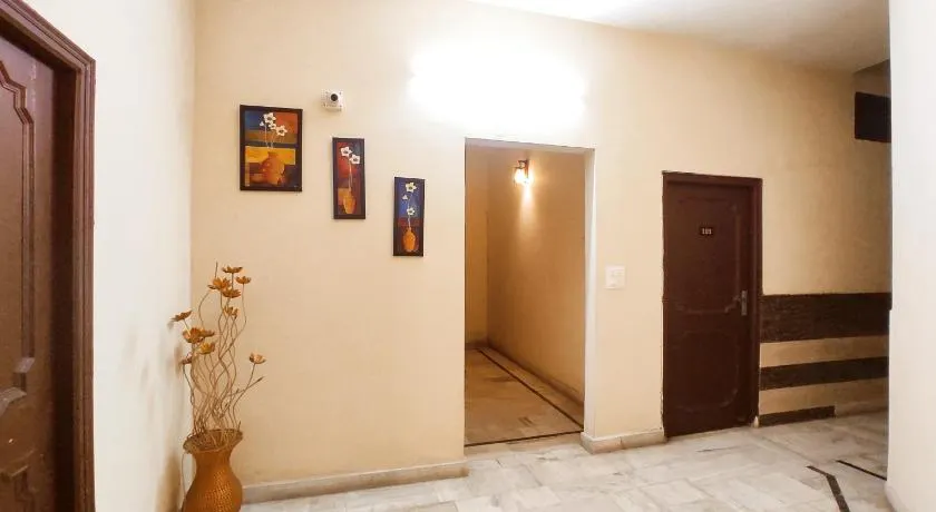 SKY INN GUEST HOUSE - Smart Budget Rooms Near DAV Collage, HMV, Maqsudan, Sabzi Mandi, Grain Market, NIT, Verka Plant, Workshop Chowk - For Corporates, Familes, Couples - Image 1