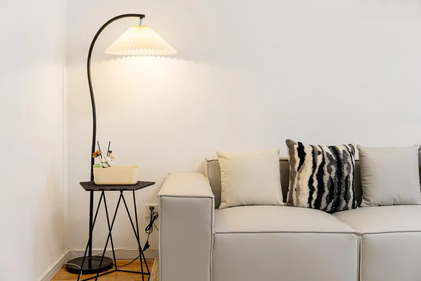 People's Square, 4 Bedrooms, 2 Baths, Nanjing Road, Yu Garden - Image 1