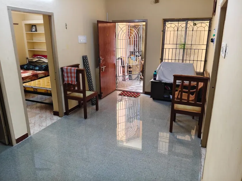 Pleasant 2BHK near airport 4km - Image 1