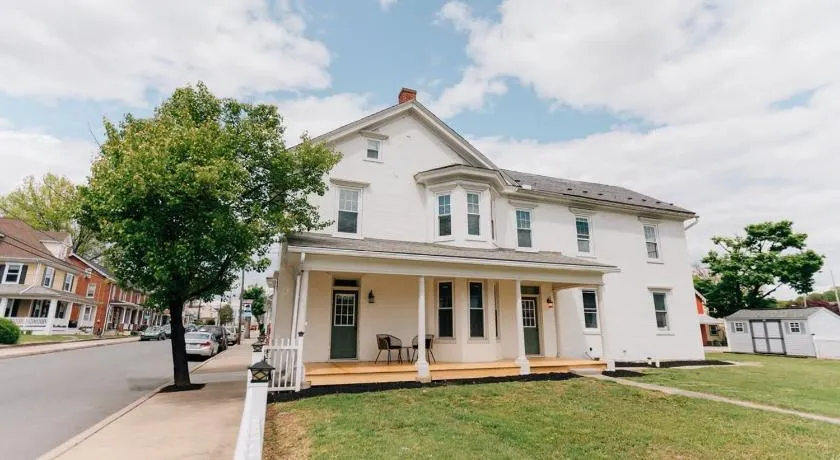 Newly Renovated Vintage Inspired Large 4 BR Home - Image 1