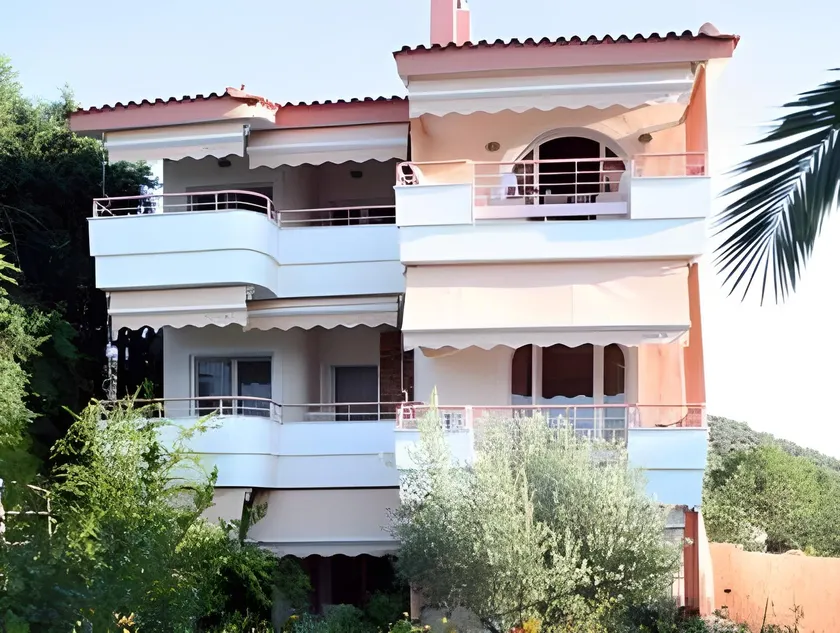 Over Sea Rooms & Villas - Image 1