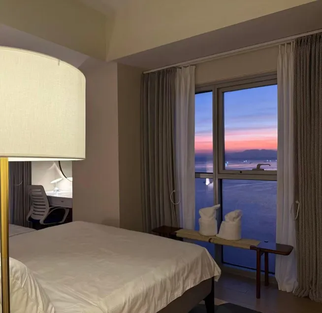 Playful 1BR With Magnificant Bayview Garden View Near Okada Solaire Aiports with Free Parking - Image 1