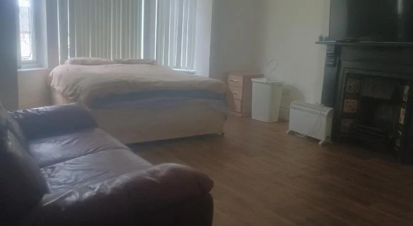 Luxurious ensuite rooms with shared kitchen, Walsall - Image 1
