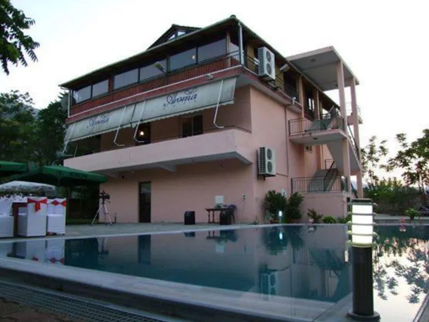 Hotel Aroma - Image 1
