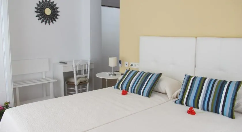 Hostal Onteniente - Image 1