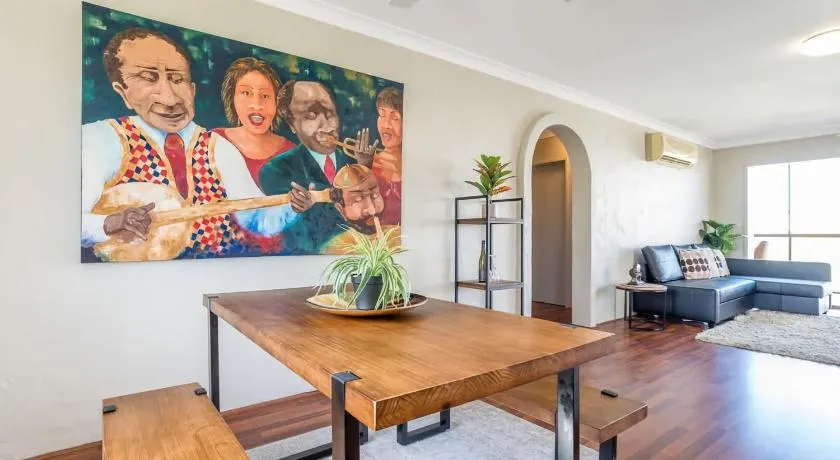 Indooroopilly Haven - Tranquil Stay with Easy City Access - Image 1