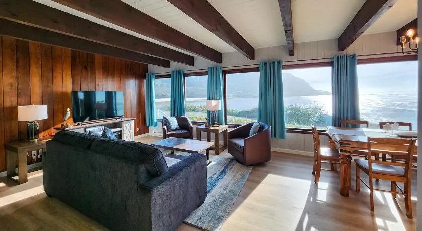 Ocean Front 5 BR Home! Yachats, Walk to Everything! Dog Friendly! - Image 1