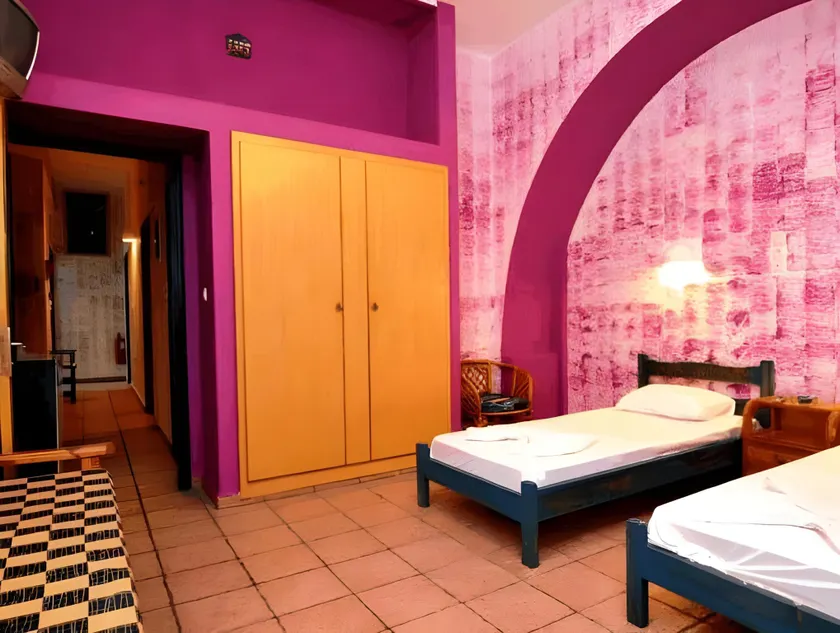 Madaky Hotel - Image 1