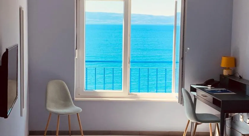 Hotel Elu Iris - Image 1