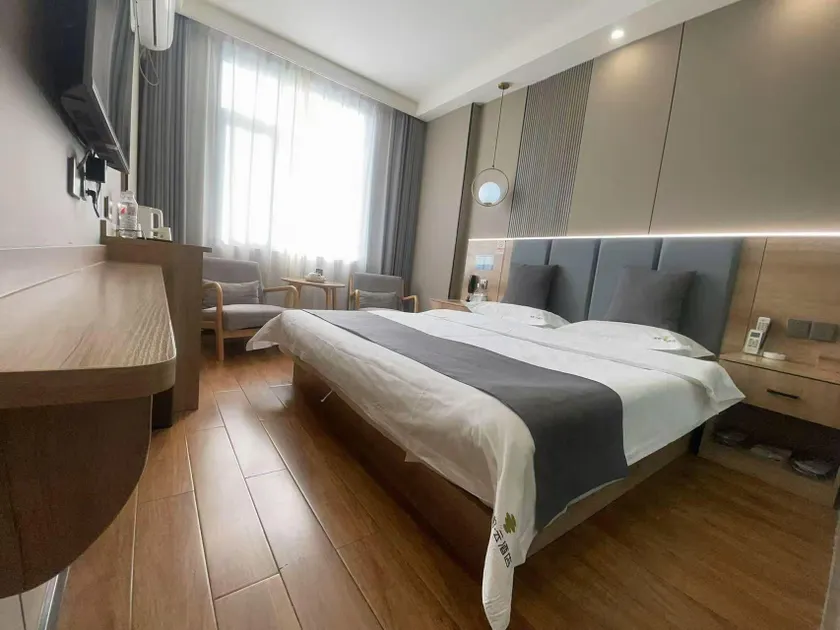 Huazhu Group - Yangquan Yuxian Xiushui East Street Yangquan North Station Paibai Cloud Hotel - Image 1