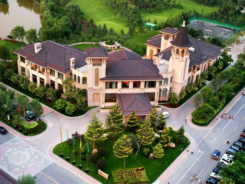 Chateau Star River Hotel - Image 1