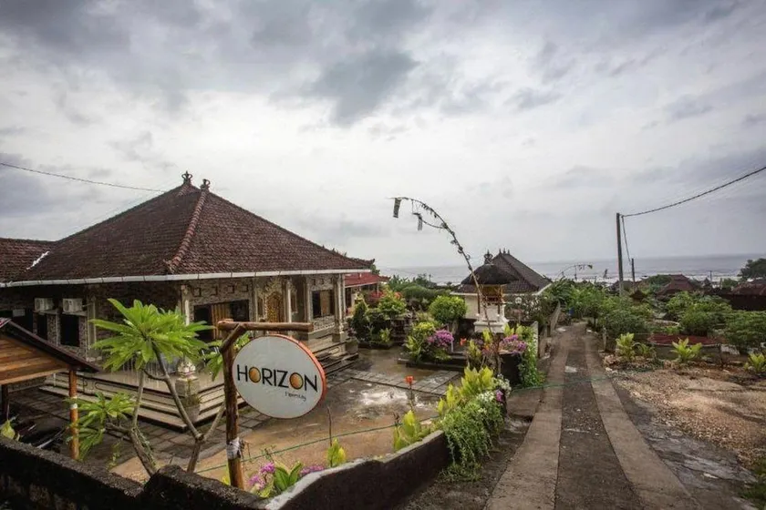 Horizon Guest House Nusa Penida - Image 1