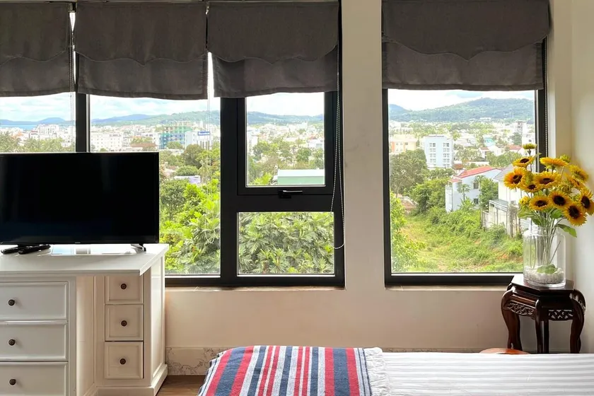 Lyna homestay trung tâm đảo, view đồi, free xe máy - Image 1