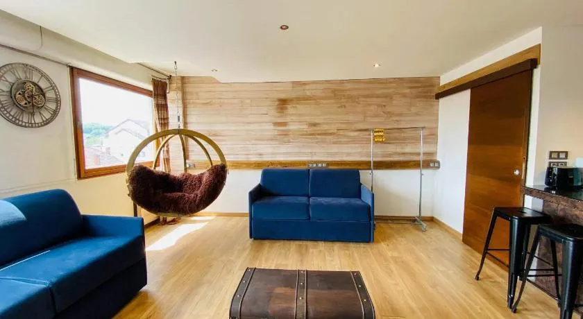 La Venise Annecienne🇨🇭 Bright studio, with free private parking, near train station  - Image 1
