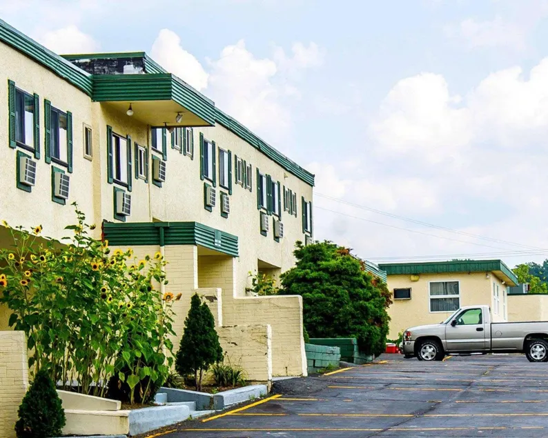 Days Inn by Wyndham Moosic - Image 1