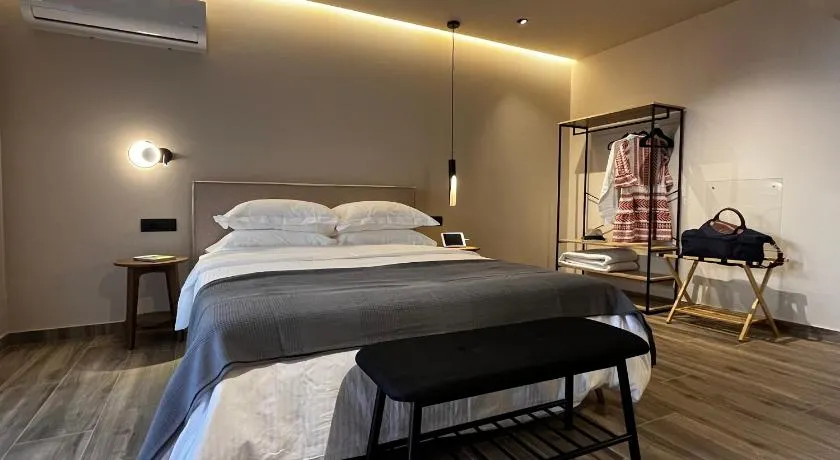 Χenion Inn - Athens Airport, Easy Check In Anytime - Image 1