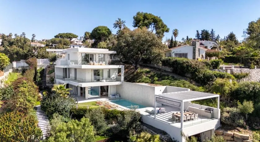Luxury Villa Alma Pool, Garden & Parking - Image 1