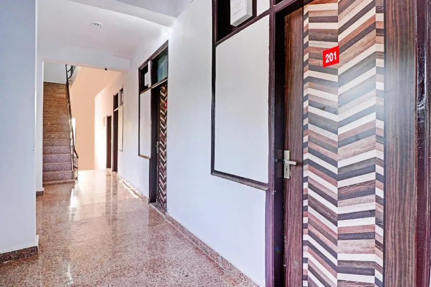 Hotel O Blue Ray - Image 1