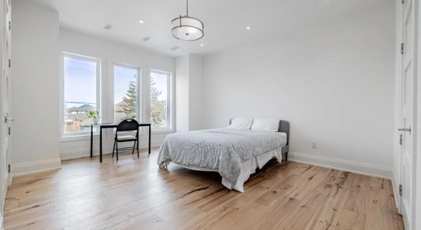 Executive Room in Toronto next to Yorkdale shopping centre - Image 1