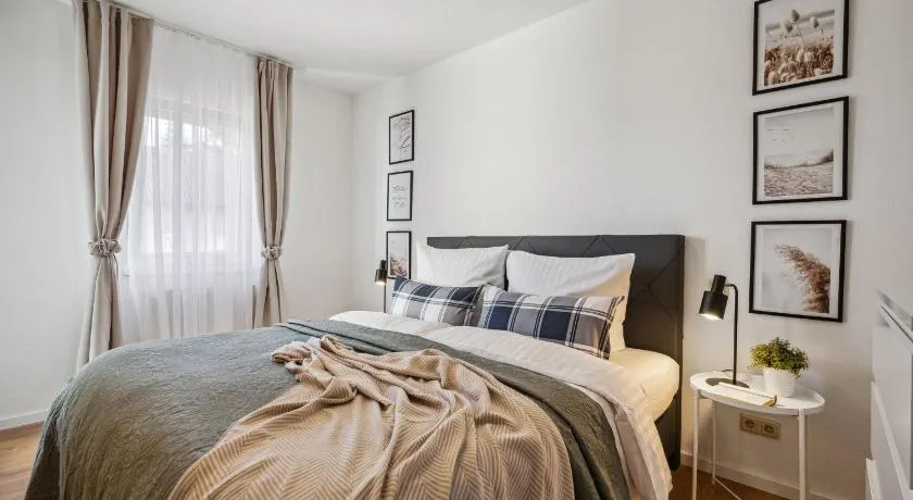 Comfort Apartment - Self-Check-in - 2 Schlafzimmer - bis 5 Pers - Zentrumnah - Parkplatz - WiFi - Balkon - Image 1